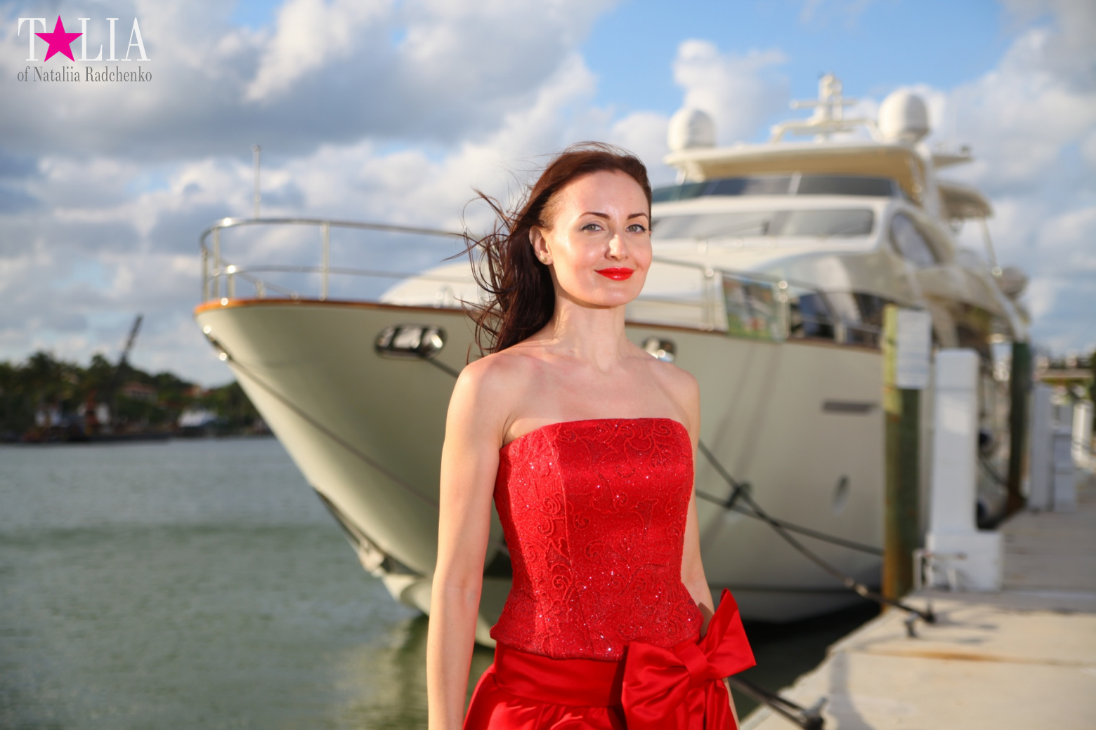Yachts, Palms, Bay - The promenade of Middle Miami Beach, Collins Avenue